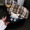 Óculos Fofos Estilo Coreano Urso Boina Xadrez para Mulheres, Chapéu Octogonal Pequeno Afina-Rosto de Outono, Chapéu de Pintor Fashion para Circunferência Craniana Grande