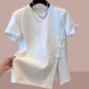 Camiseta de Botões de Manga Curta para Mulheres Verão 2025 Tamanho Grande Assimétrica Chinoiserie Recorte Bainha Fenda Top