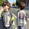 Camiseta de manga larga raglán de algodón puro para niños, nuevo estilo primavera/otoño con estampado color block, moderna y única, adecuada para niños de talla mediana y grande como capa base.