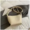 Bolso Cubo Retro Simple Invierno 2025 Bolso Casual de Moda Textura de Nicho Bolso Cruzado de Hombro para Mujer