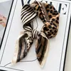 Bufanda de Seda Elegante con Estampado de Leopardo Europeo y Americano, Bufanda de Cuello Rayada de Lujo Ligero, Pañuelo Cuadrado Pequeño para Mujer 70cm, Chal Bufanda de Moda de Seda Artificial