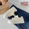 Zapatos de punta gorda originales de nicho estilo europeo de moda Love Dream para mujer primavera y otoño 2024 zapatos blancos de suela gruesa TP