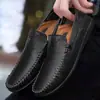 Fábrica una generación de zapatos de cuero transfronterizos algodón opcional zapatos de cuero brillante zapatos de frijol huecos forrados de felpa zapatos de cuero de alta calidad