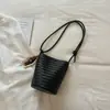 Bolsa Pequena Tecida Retro Estilo Coreano para Mulheres, Nova Bolsa Saco de Verão 2026, Bolsa de Ombro Transversal de Nicho de Alto Valor