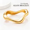 Pulseras Populares Transfronterizas Europeas y Americanas Ins Normcore Pulseras con Patrón de Onda Asimétrico Pulseras Metálicas Brillantes Joyería para Mujer