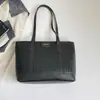 Nuevo bolso de hombro tejido transfronterizo, gran capacidad, bolso tote de moda con bloques de color modernos, adecuado para salidas casuales y el trabajo.
