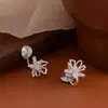 Exquisitos Aretes de Flor Calada con Circonia, Clips Sencillos y Elegantes para Oreja Perforada, Nuevos Aretes 2025 Adecuados para el Verano
