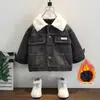 0117 Jaqueta Jeans Infantil Acolchoada Engrossada Outono e Inverno Novo Estilo Crianças Fim de Outono Bonita Tendência Menino Pequeno Início de Inverno Top