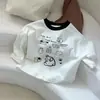 Nueva camiseta base de manga larga para niños 2026 nuevo estilo unisex color block para bebé cuello redondo camiseta top de corazón de dibujos animados primavera y otoño