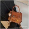 Bolsa Cruzada al por Mayor del Fabricante 2026 Nueva de Moda Elegante Bolso Cuadrado Pequeño Bolso de Mano Versátil de Moda Bolso Pequeño con Bloques de Color