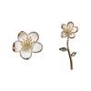 Aretes de Moda Estilo Francés Lujo Ligero de Alta Gama Asimétricos Flor de Magnolia Ins para Mujer Diseño Nicho Aretes Versátiles