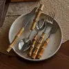 Cuchillo, tenedor y cuchara de acero inoxidable 304 Mango de bambú natural Cuchillo para bistec occidental y tenedor Cuchara para postre Tenedor Juego de vajilla