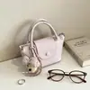 Design moderno, simples, grande capacidade, texturizado, estilo coreano, cor sólida, novo modelo 2026, bolsa transversal com pingente de bolinho para mulheres