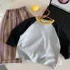 Camiseta Bangcheng para niños 2026 otoño nuevo modelo manga larga para niños bloques de color camiseta básica suéter versátil para primavera y otoño para niños