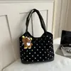 Bolsa de mão retrô com bolinhas para mulheres, nova bolsa de ombro casual para o outono/inverno de 2026, grande capacidade, bolsa tote versátil