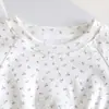 Camiseta Manga Curta Floral para Meninas 25 Novo Estilo Coreano de Verão Renda de Malha Meia Manga Moda e Versátil Roupa Infantil 3