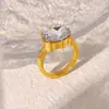 Anillo de piedra de cristal ovalada estilo corte francés, temperamento de lujo, acero de titanio chapado en oro de 18 quilates, joyería de mano para mujer, venta al por mayor