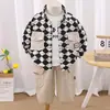 2025 Nuevo Diseño de Apariencia en Forma de Diamante para Niños Chaqueta y Pantalones con Diseño de Doble Bolsillo Conjunto de Tres Piezas Fábrica de Origen Venta al por Mayor