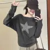 Top de punto casual coreano holgado para mujer, de un solo hombro, manga larga, con estampado de estrellas
