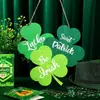 Fabricantes de fuentes de colgantes de trébol decorativos de madera características de moda personalidad regalos decorativos grandes favorablemente en stock