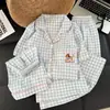 Nuevo Pijama de Cuadros Azules Adorable Perrito Celebridad de Internet Talla Grande para Mujer, Estilo Primavera y Verano, Se Puede Usar Afuera, Conjunto de Tres Piezas Holgado para Casa