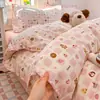 Algodón puro de grado A, gasa de doble capa, juego de cuatro piezas con patrón de concha triangular, adecuado para dormitorios estudiantiles, juego de tres piezas, ropa de cama individual