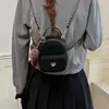 Mini mochila de nicho 2026 mochila para mujer de uso diario bolso pequeño de moda cadena estilo versátil nuevo patrón de diamantes