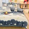 Juego de ropa de cama de cuatro piezas de terciopelo de leche engrosado de grado A, que incluye una sábana bajera, franela de vellón de coral de invierno y un juego de funda de edredón y sábana de tres piezas para niños
