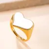 Anillo de Acero Inoxidable de Venta Caliente Transfronteriza con Diseño de Concha con Forma de Corazón Fundido, Joyería de Acero de Titanio Chapada en Oro de 18 Quilates de Gama Alta y Elegante