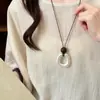 Colar longo versátil com pingente estilo dinheiro antigo chinês 2026 novo modelo corrente clavícula design nicho joias femininas atacado