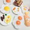 Simulación Comer y Jugar Huevo Pochado Huevo Doble Amarillo Comida Accesorios de Resina Pegamento de Crema Funda de Teléfono DIY Accesorios para el Cabello Pegatina para Refrigerador