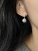 Elegantes Aretes de Perlas Estilo Francés 2026 Nuevos Aretes Vintage Simples con un Colgante de Perlas Micro-Incrustadas de Lujo Ligero