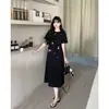 Vestido Casual Negro con Bordado de Cuello Redondo para Mujer Verano 2025 Nuevo Sencillo Versátil Adelgazante de Longitud Media Vestido Camiseta