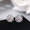 Aretes de botón de moda popular Cao Shi, micro incrustados con circonitas, flor hermosa popular para mujer, aretes pequeños diarios para ir al trabajo