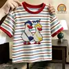 Camiseta Infantil de Manga Curta Listrada para Meninos e Meninas, Algodão Puro, Nova Estilosa Estilo Coreano Estampa de Desenho Animado Versátil Top Camiseta de Meia Manga
