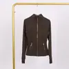 Jaqueta LULU DF com gola alta, zíperes duplos dourados e logo, em estoque para entrega imediata, adequada para esportes, fitness e moda