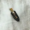 Um Novo Grampo de Cabelo de Acetato com Bolinhas da Lan, Versátil e Doce, com um Design de Coração Delicado, Adequado para Franjas e Cabelos Laterais, um Acessório de Cabelo Doce e Elegante
