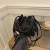 Bolso de hombro sencillo de estilo coreano de color liso para mujer, primavera y verano 2024, diseño de nicho, bolso cruzado con múltiples combinaciones, bolso tipo cubo para mujer