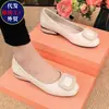 Sapatilhas Femininas Versáteis 2026 Novo Verão Slip-on Salto Bloco Mocassins Salto Baixo Bico Redondo Antiderrapante Sapatos de Mãe