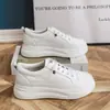 Tenis Blancos de Piel Genuina para Mujer 2026 Primavera y Otoño Tendencia Estilo Coreano Estilo Estudiante Versátiles Plataforma que Aumenta la Altura Casual Deportivos para Mujer