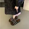 Sandalias de cuña estilo francés inspiradas en la dopamina, estilo chino nuevo, con perlas, para mujeres menudas, cómodas para el verano de 2026, asequibles y con estilo