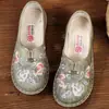 Sapatos de pano genuínos estilo Old Beijing Bai Zhenhe para mulheres, de sola plana, sola macia, respiráveis, estilo retrô, sapatos bordados para mães e mulheres idosas