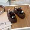 Sapatos de Algodão para Crianças 2026 Outono Novo Estilo Meninas Desenho Animado Fofo Mocassins com Pelúcia para Crianças Mais Velhas Sapatos Quentinhos Peludos
