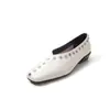 Zapatos de Piel de Oveja con Tachuelas y Hebilla Redonda de Diseño Exclusivo 2026 Primavera Tacón Bajo Puntera Cuadrada Piel Genuina Corte Medio Zapatos Personalizados para Mujer