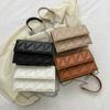 Bolso de moda para mujer, nuevo estilo coreano 2023, pequeño bolso cuadrado combinable, bolso bandolera sencillo con cadena bordada y pliegues.