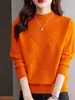 Camiseta base de cuello medio para mujer, moda casual de punto elegante para otoño e invierno, nuevo suéter interior de color liso engrosado 2026