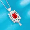 Plaza de Transmisiones en Vivo Yihua Collar de Diamante Imitación Rojo Natural Diamante de Imitación Diamante de Colores Incrustado Collar con Colgante de Diamante de Colores