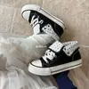 Zapatos de lona con diseño único, artículo popular primavera/otoño 2026, combinados con faldas, zapatos blancos de cordones frontales, zapatillas casuales de moda y versátiles