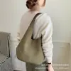 Bolso retro de gran capacidad para mujer, nuevo estilo 2026, bolso de hombro, bolso de axila, con una sofisticada textura tejida, adecuado para ventas transfronterizas