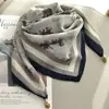 Bufanda Cuadrada Cálida de Nuevo Estilo 2024 con Hebilla Magnética, Bufanda Triangular de Seda, Bufanda de Algodón para Mujer, Bufanda Elegante para Cuello para Primavera, Otoño e Invierno, Versátil y Elegante